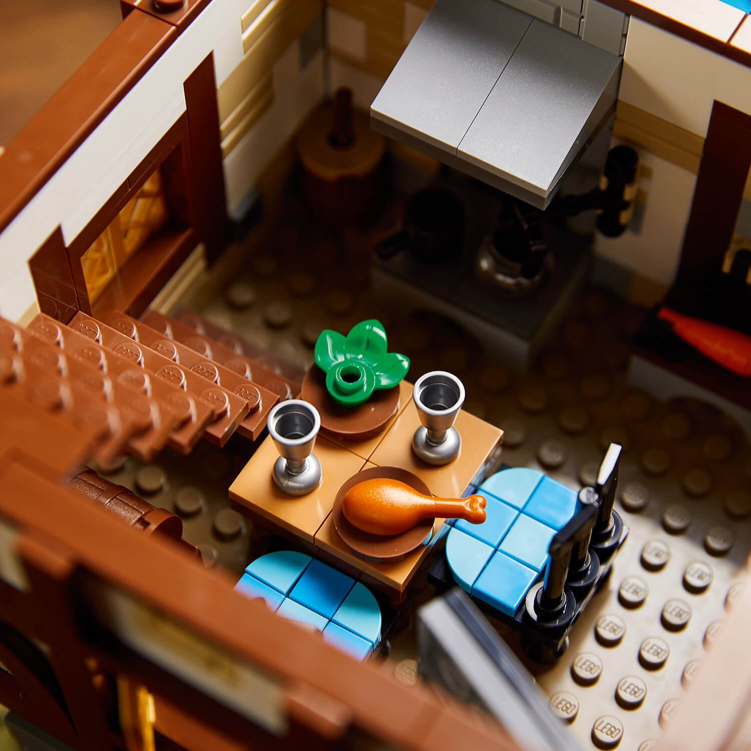 LEGO_21325_Feature4